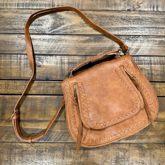 Urban Expressions Khloe Tan Western Boho Bohemian Saddle Shaped Crossbody Purse - Picture 15 of 15